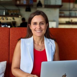 Sofia Guimaraes - Fractional CMO for Indie SaaS